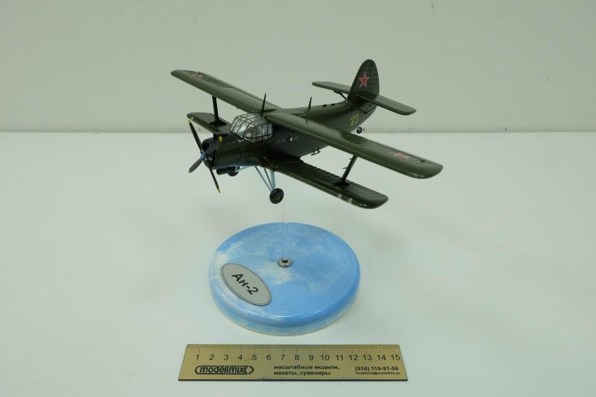 Металлическая моделька советских самолетов