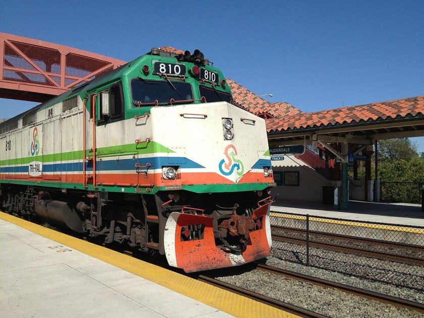 040 DHC Локомотив