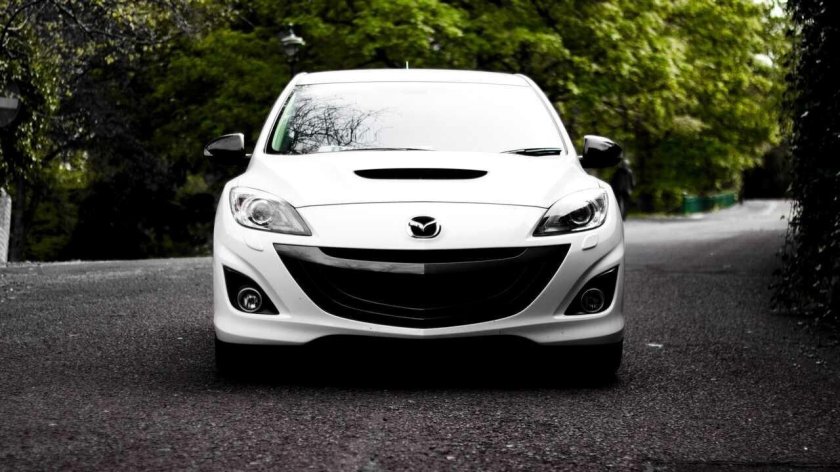 Мазда 3 белая