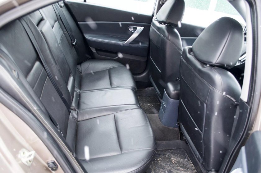 Ниссан Фэирледи z салон сзади