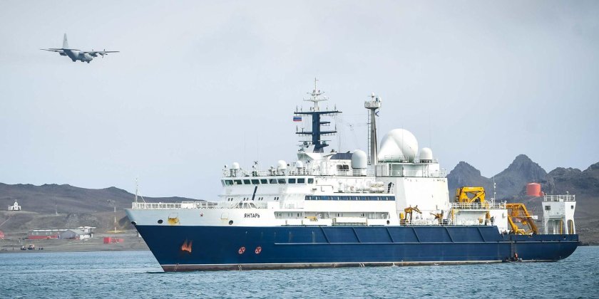 Океанографическое судно янтарь