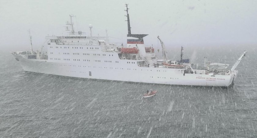 НИС академик Лазарев