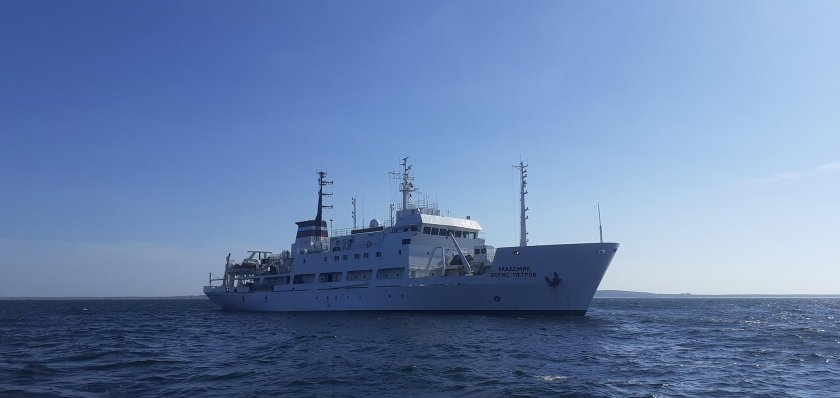 НИС академик Голицын