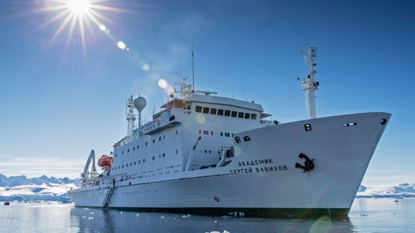 Научно-исследовательское судно академик Сергей Вавилов