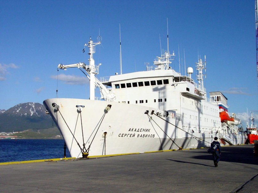 Академик Сергей Вавилов судно