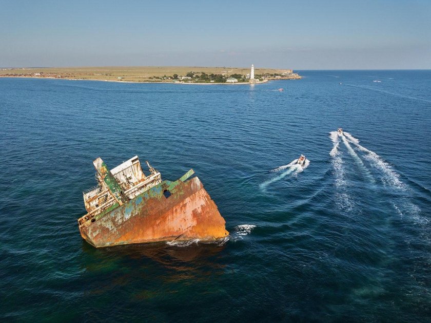 Мыс Тарханкут затонувший корабль
