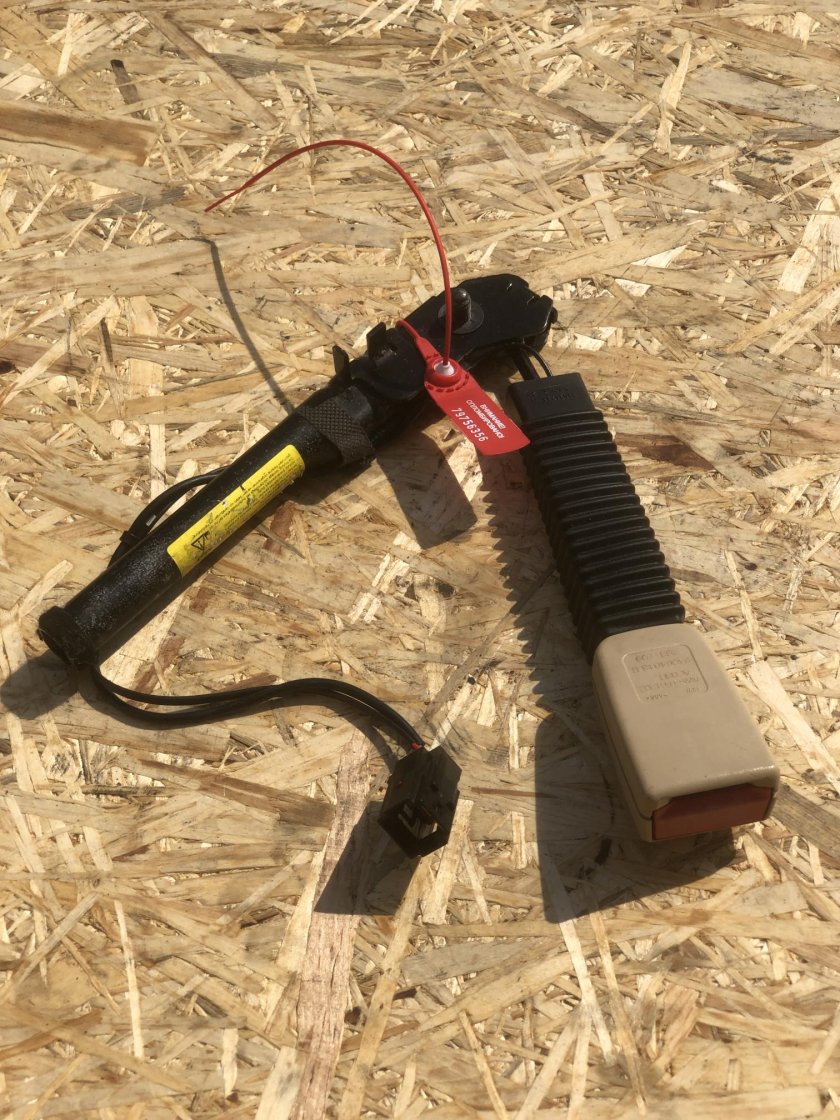 Jaguar XF пиропатрон клеммы