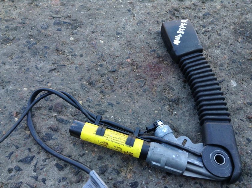 Пиропатрон ремня безопасности BMW