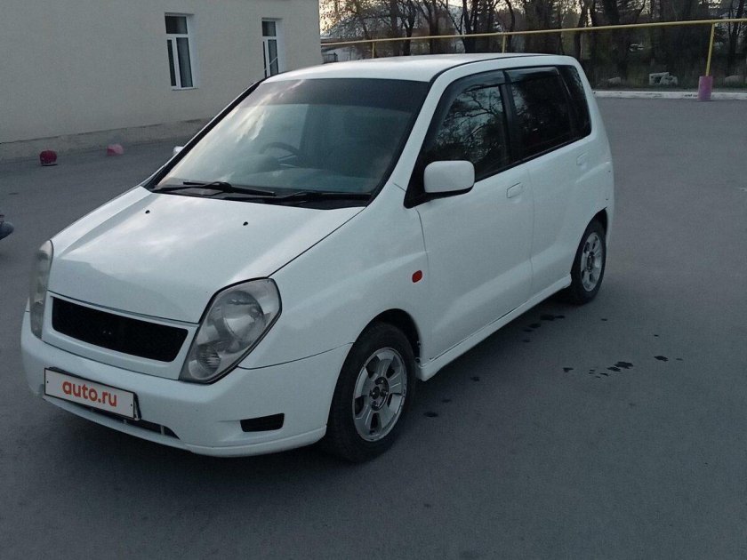 Mitsubishi Dingo 2000