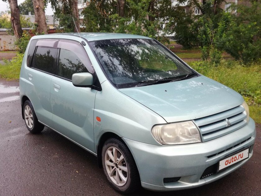 Митсубиси Мираж Динго 2002
