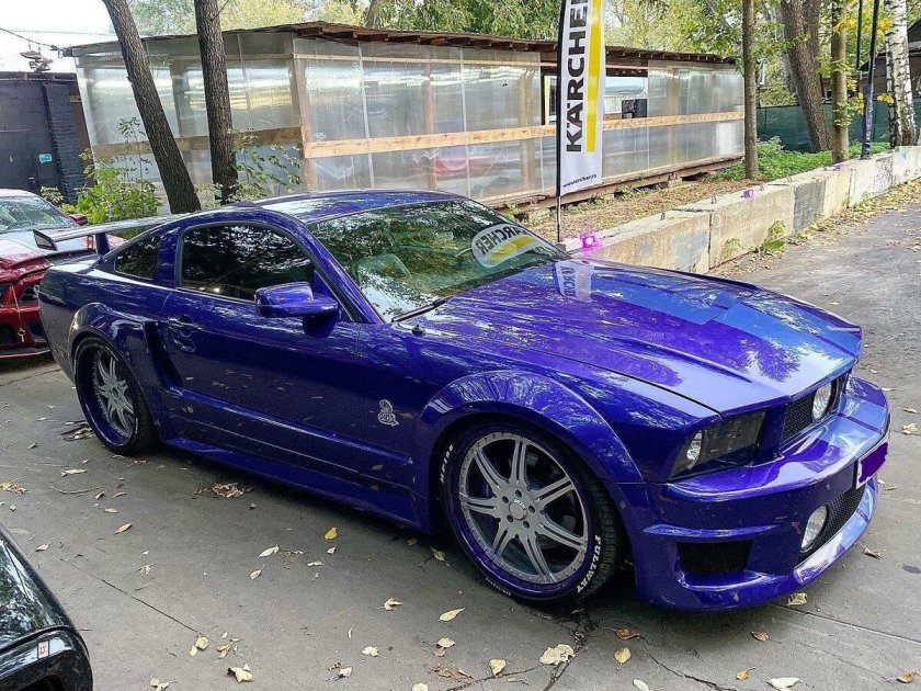 Форд Мустанг фиолетовый