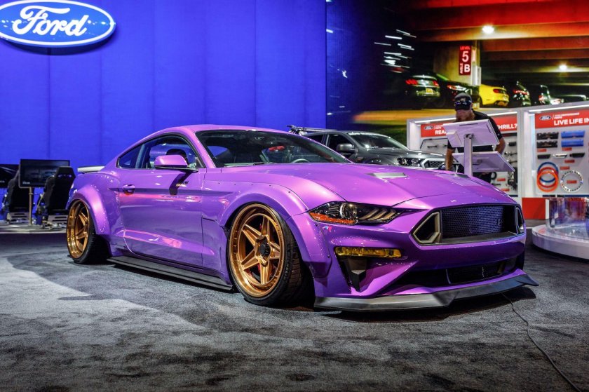 Форд Мустанг 2019 фиолетовый