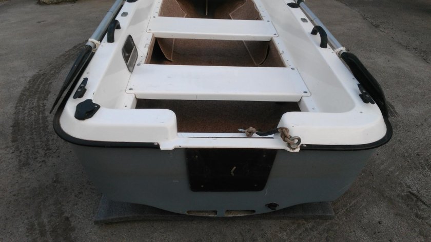 Лодка Антал Кайман 300