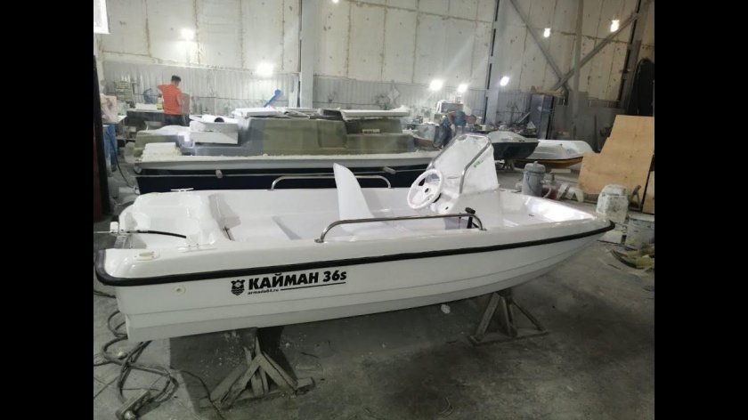 Стеклопластиковая лодка Кайман 36s