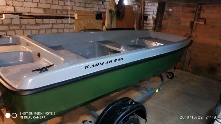 Лодка Антал Кайман 300