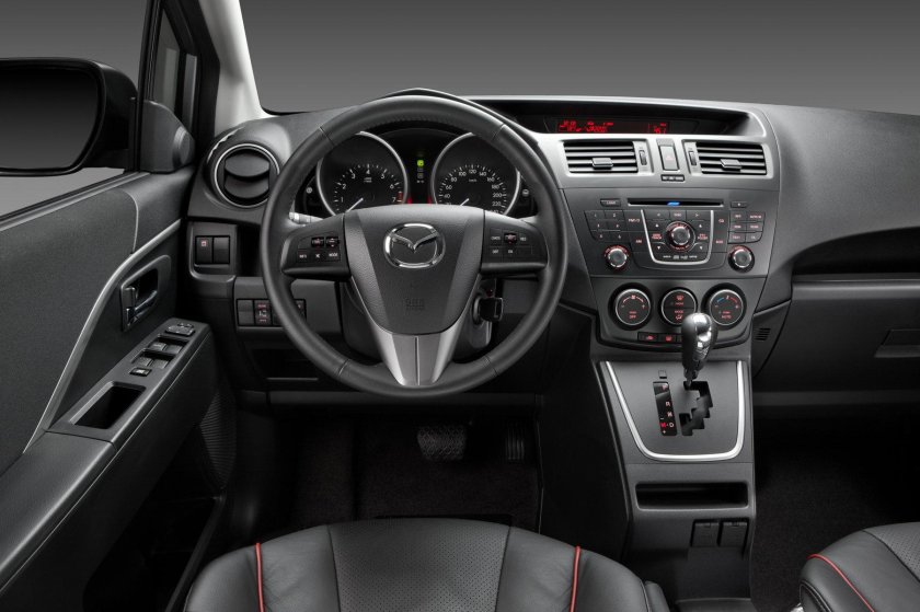 Мазда 5 салон