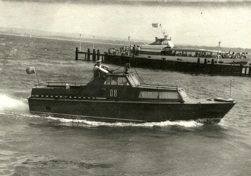 Катер Аист 1398б