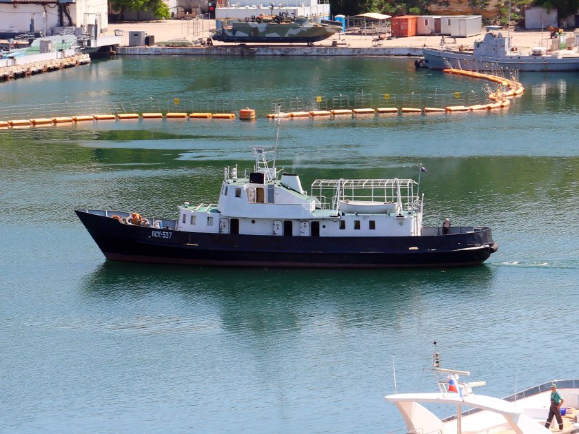 Прогулочный пассажирский катер «Константин Паустовский».