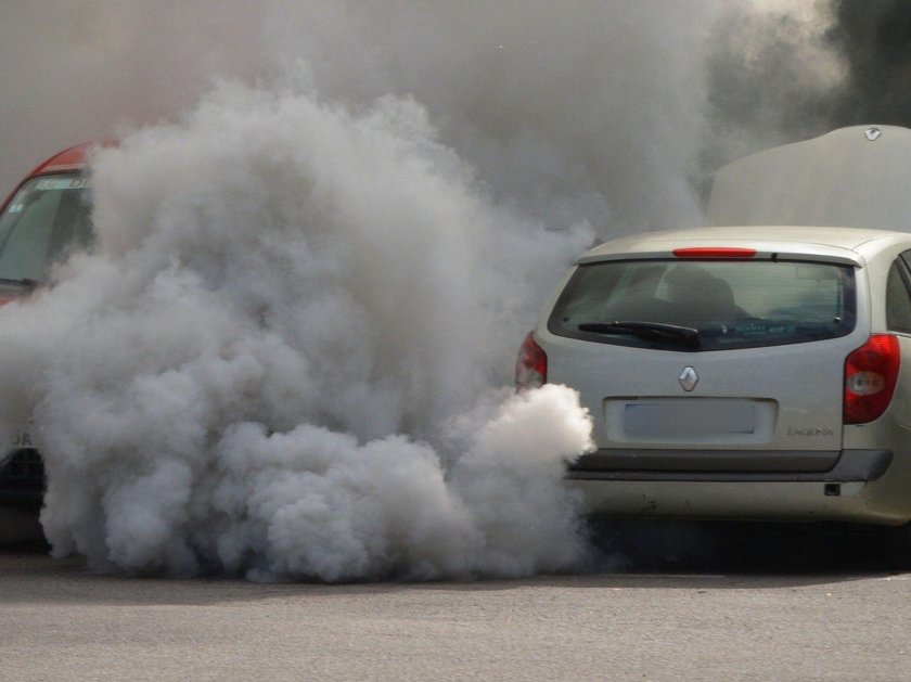 Кажется пахнет выхлопами