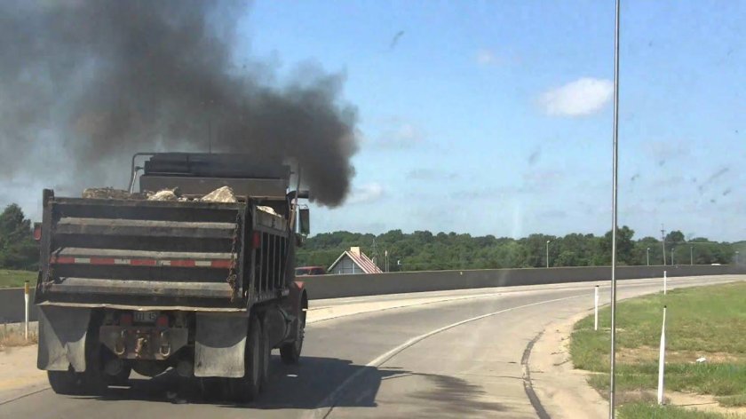 Выхлоп грузовика