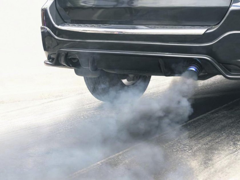 Сизый дым из выхлопной трубы