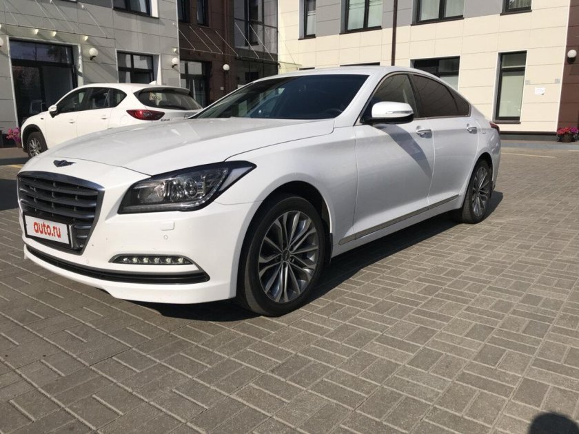 Хендай Генезис белый