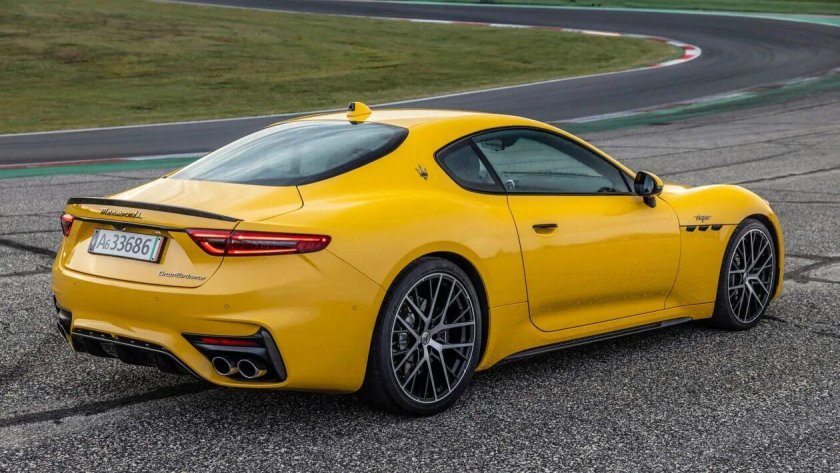 Мазерати 2024