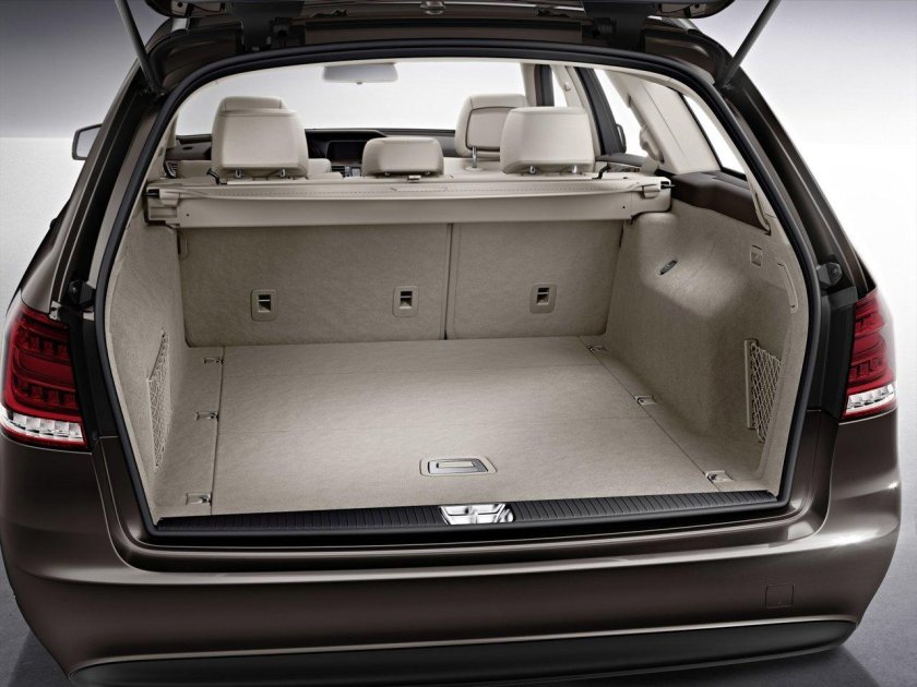 Мерседес Бенц е 212 универсал