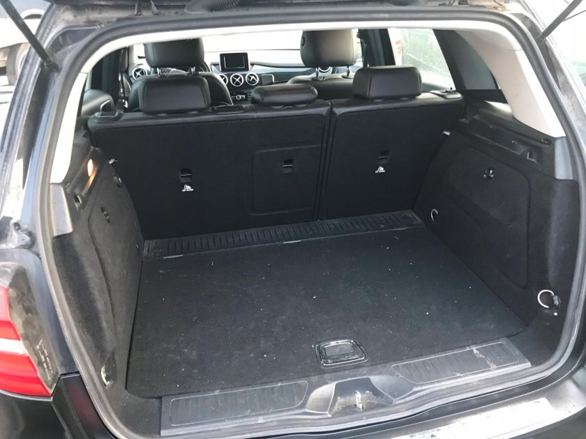 W242 Mercedes багажник