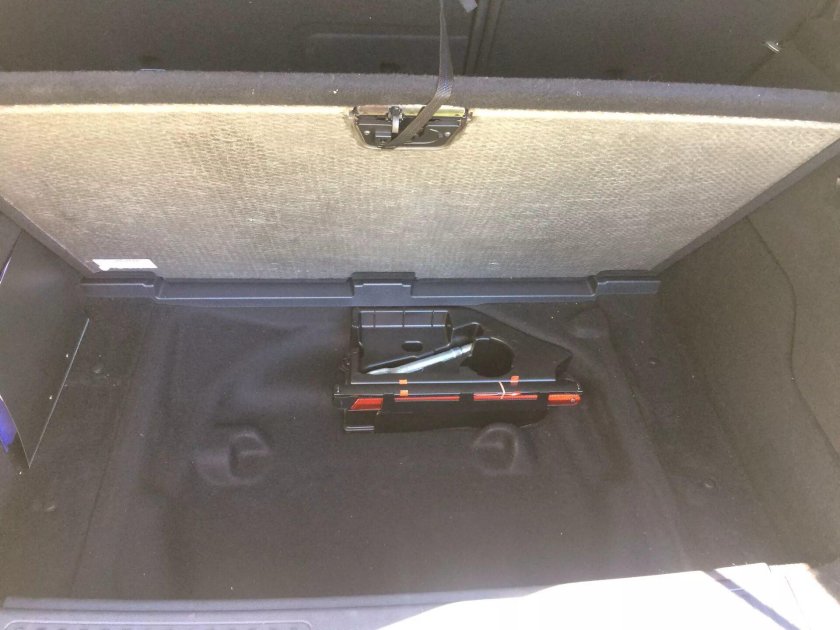 Крепление полки багажника 221 Мерседес