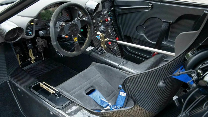 MCLAREN f1 GTR салон