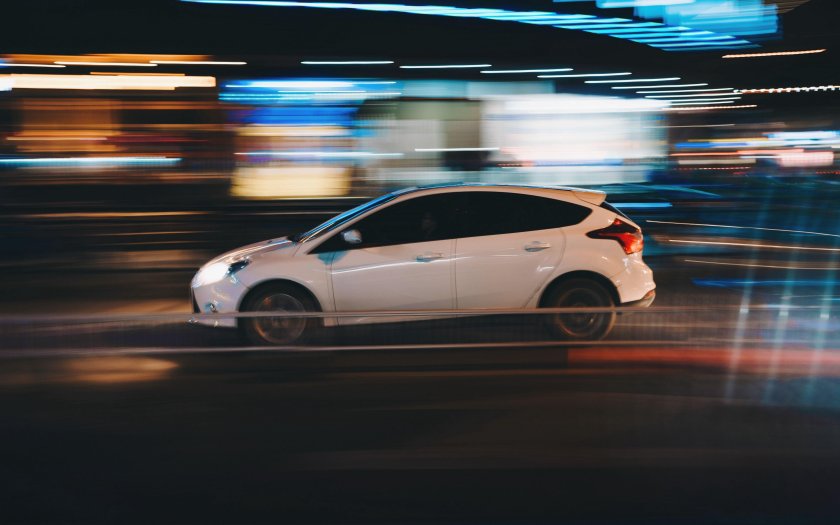 Машина в движении