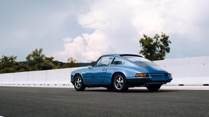 Машина вид сбоку