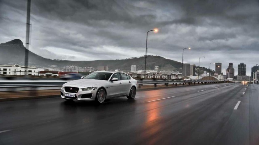 Jaguar xe Wallpaper