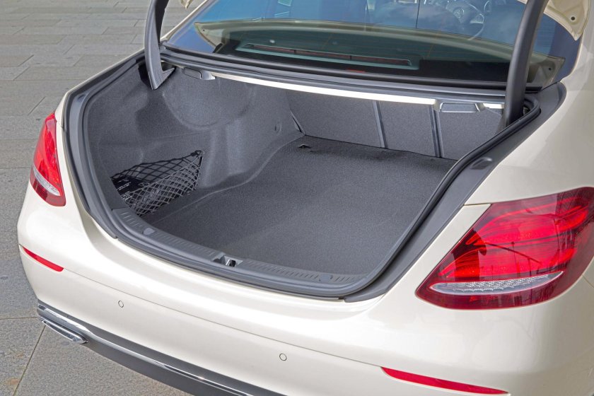 Мерседес е200 багажник