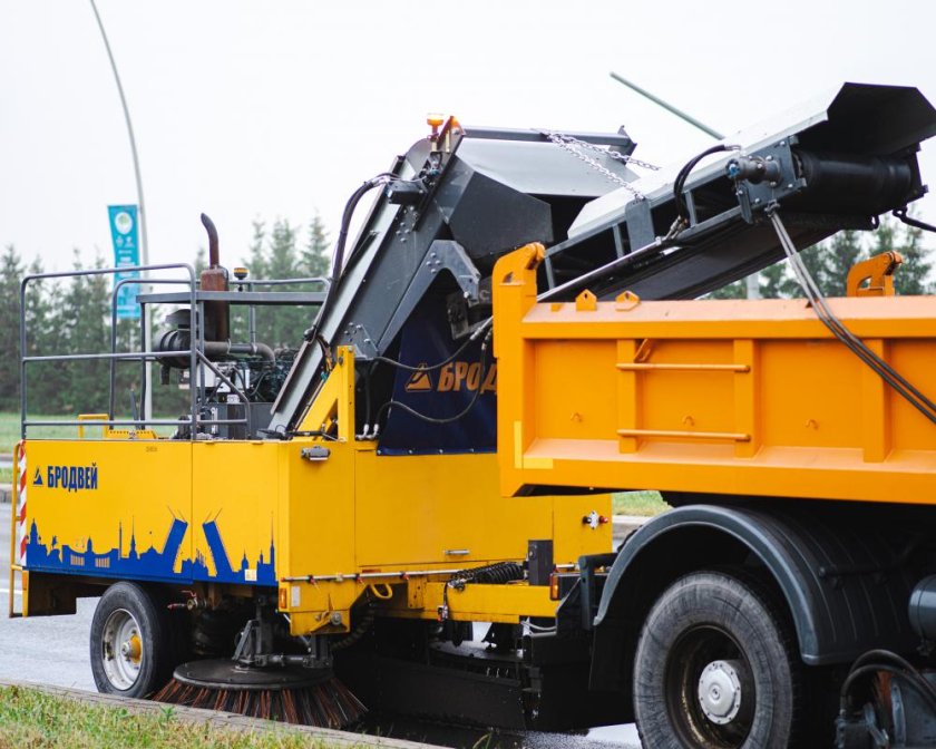 Подметально-уборочный прицеп Бродвей