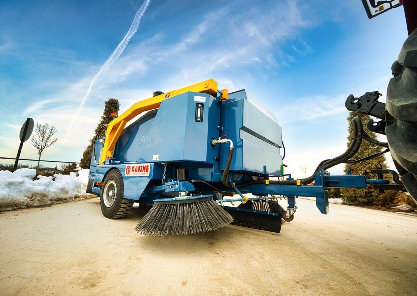 Прицепная уборочная машина