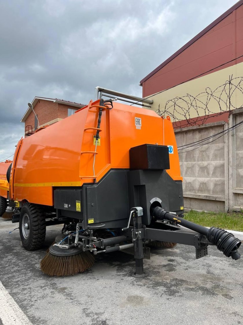 Подметально-уборочный прицеп Бродвей