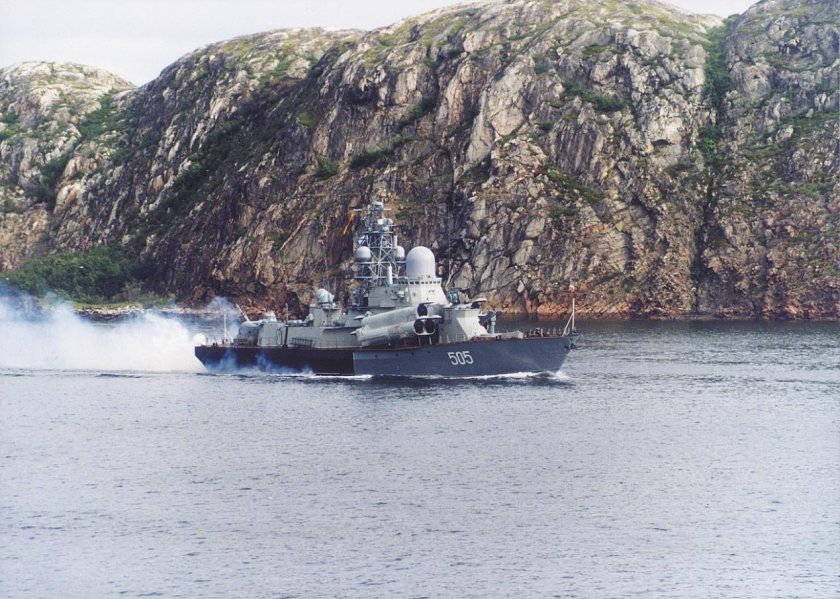 Малый ракетный корабль накат