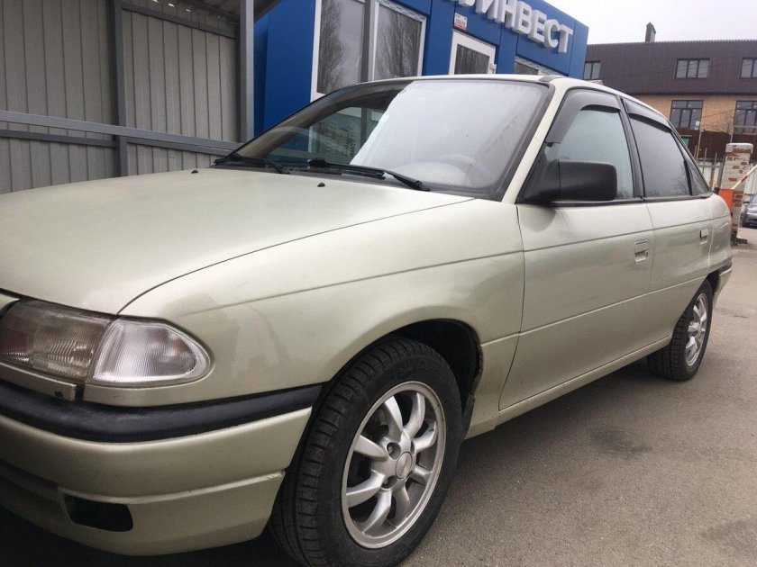 Опель Астра седан 1997