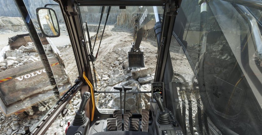 Volvo bl71b кабина