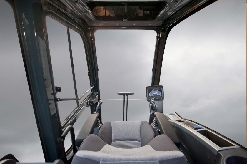 Кабина экскаватора Hyundai r220lc 9s