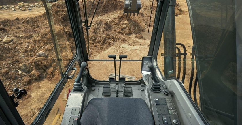 Экскаватор Volvo ec200d.