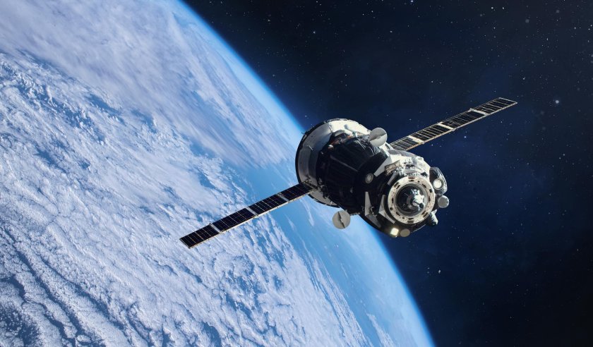 Спутник земли