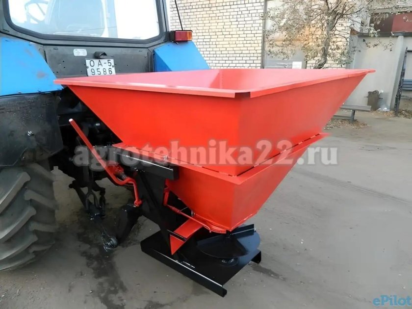 Разбрасыватель песка на МТЗ 82.1 навесной