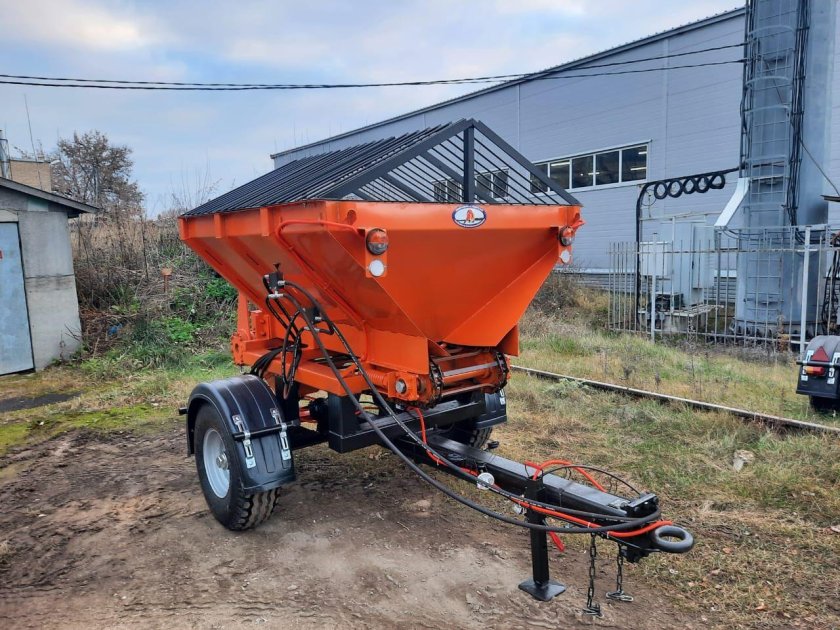 Пескоразбрасыватель полуприцепной тракторный ПРР-3,6
