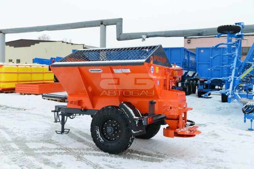 Пескоразбрасыватель полуприцепной коммунальный ПРК-4