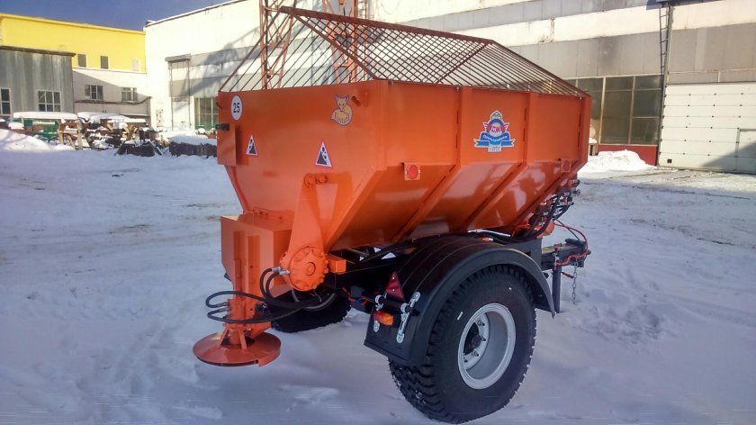 Пескоразбрасыватель полуприцепной тракторный ПРР-3.0