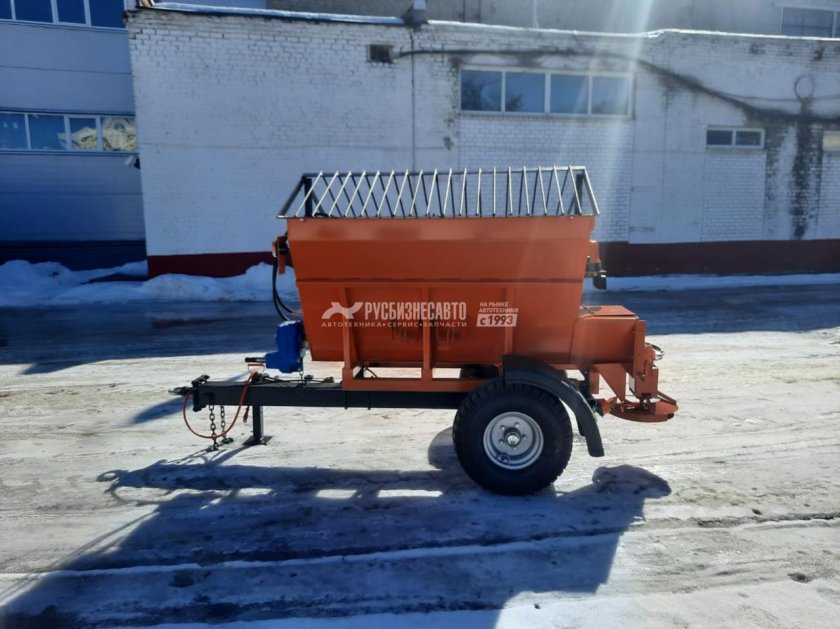 Пескоразбрасыватель полуприцепной тракторный ПРР-1,0