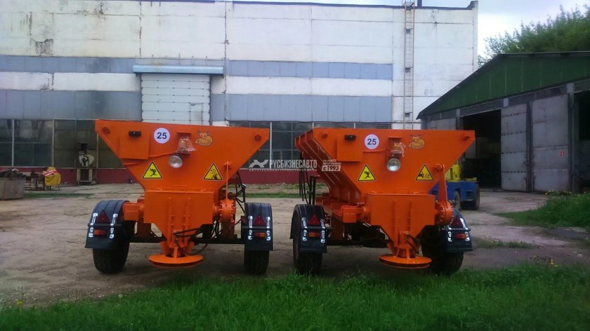 Пескоразбрасыватель полуприцепной тракторный ПРР-3.0